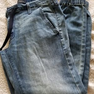 Levi's Joggers,... New, unisex....